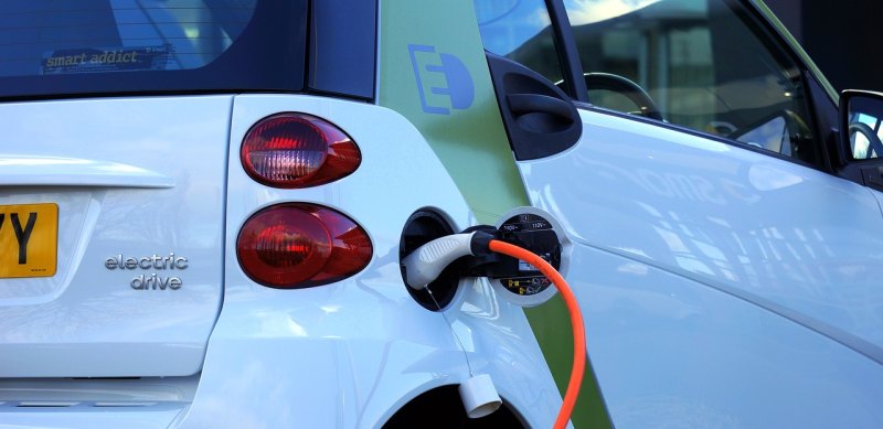 轿车电瓶充电用12v还是24v,推荐充电小汽车 - 汇30资讯