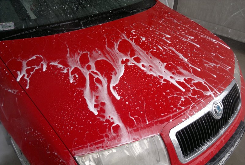 自己给车打蜡，是用固体蜡好，还是液体蜡好_白色汽车打蜡选择哪种蜡最合适 - 汇30资讯