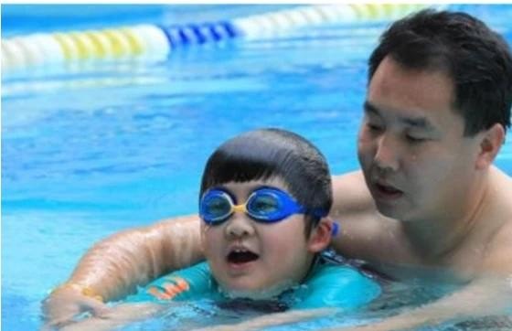 学跳水先应该学什么，怎么样学习自由游泳 - 汇30资讯