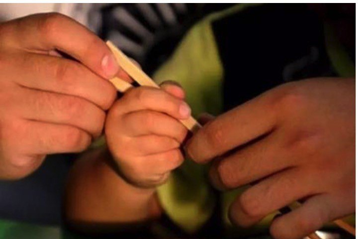 孩子现在总想尝试用筷子，但又用不好，要不要给他用辅助筷呢 - 汇30资讯